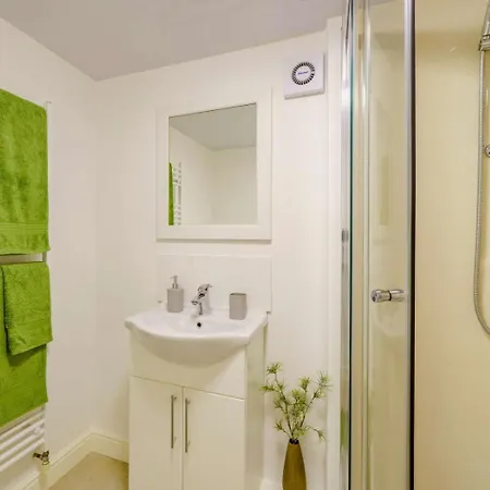 2 Bed In Oc-85514 Lägenhet